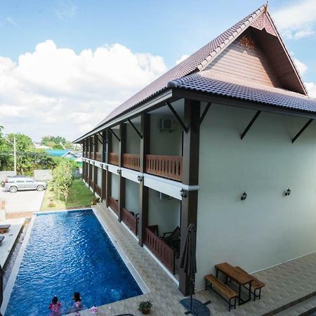 Sriananpura Hotel Чиангмай Екстериор снимка