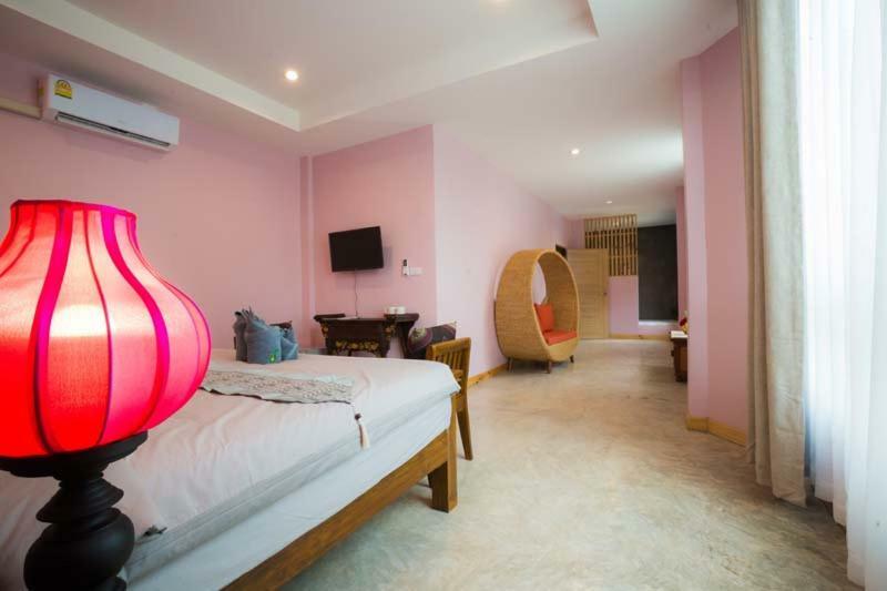 Sriananpura Hotel Чиангмай Екстериор снимка