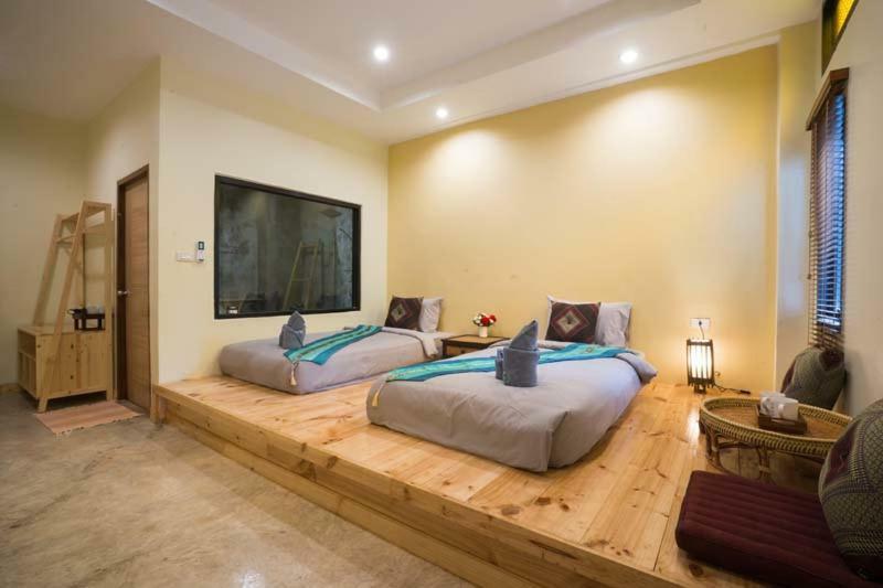 Sriananpura Hotel Чиангмай Екстериор снимка