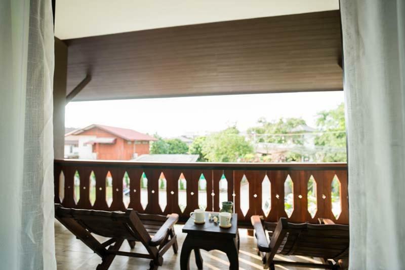 Sriananpura Hotel Чиангмай Екстериор снимка