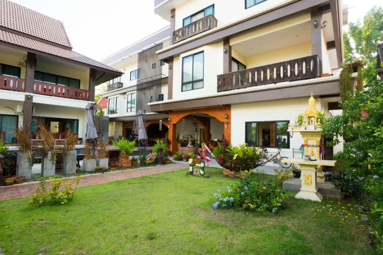 Sriananpura Hotel Чиангмай Екстериор снимка