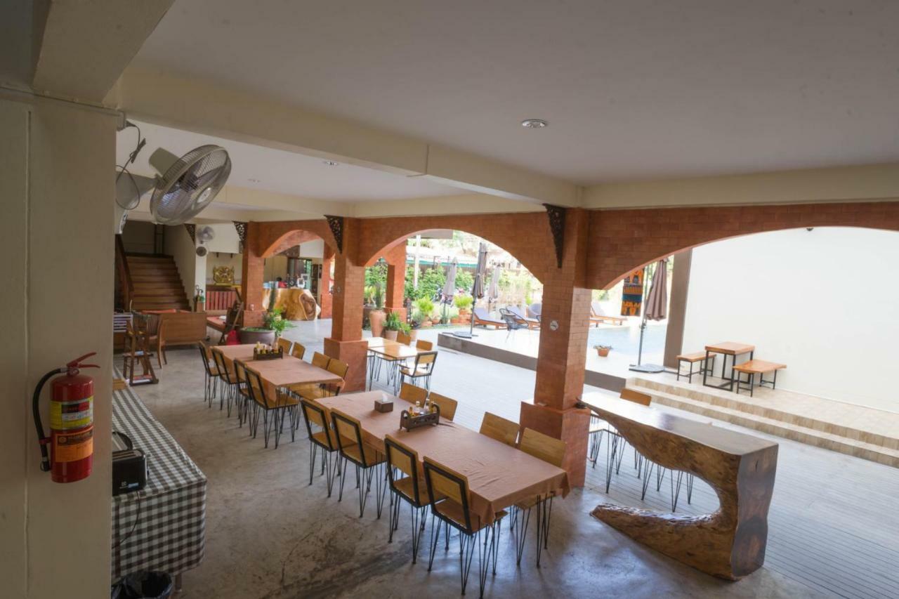 Sriananpura Hotel Чиангмай Екстериор снимка