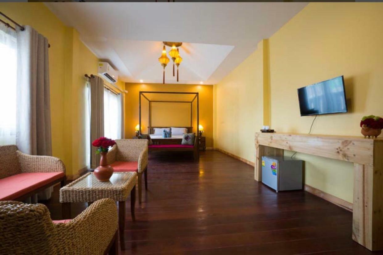 Sriananpura Hotel Чиангмай Екстериор снимка