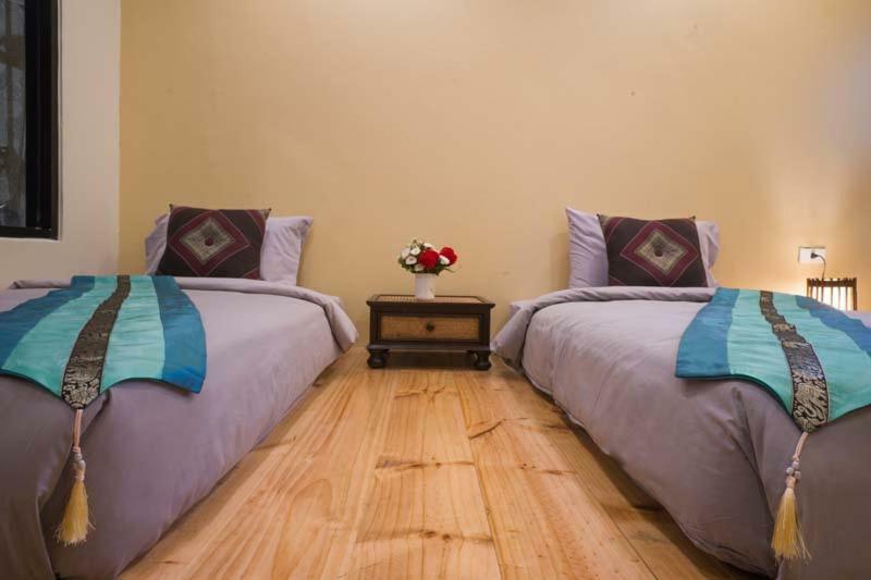 Sriananpura Hotel Чиангмай Екстериор снимка
